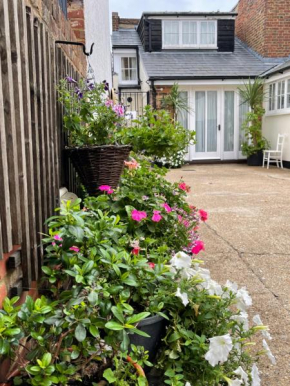 The old coach house 8 North lane